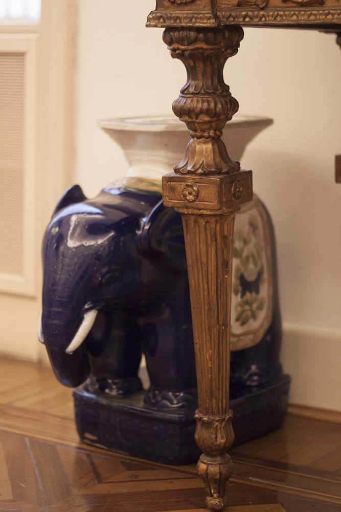 Elefante porta vaso, Arte orientale XX secolo
