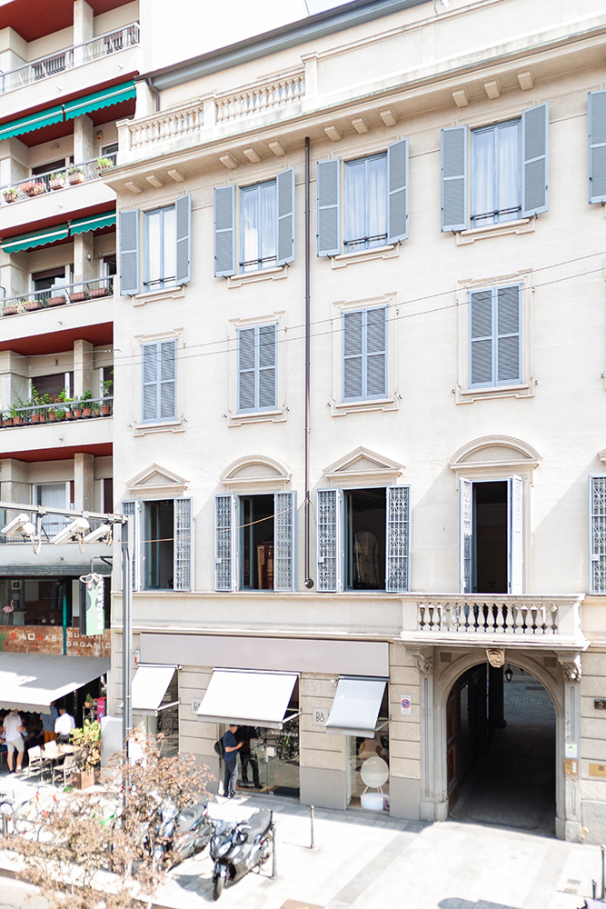 Fotografia della facciata di corso Garibaldi 2 attualmente sede della Fondazione Adolfo Pini